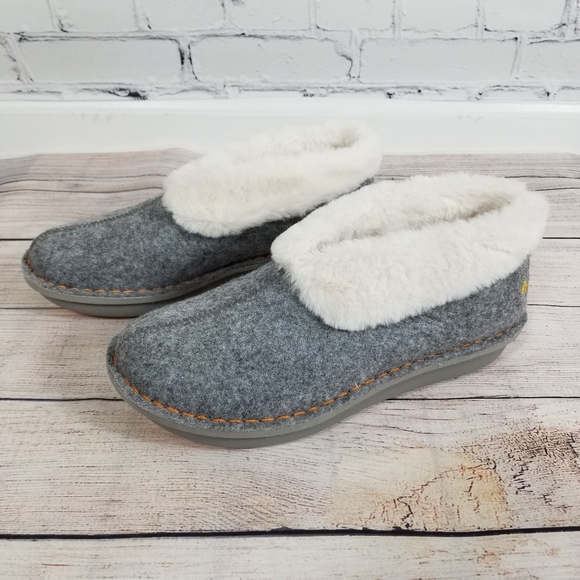 clarks slipper shoes